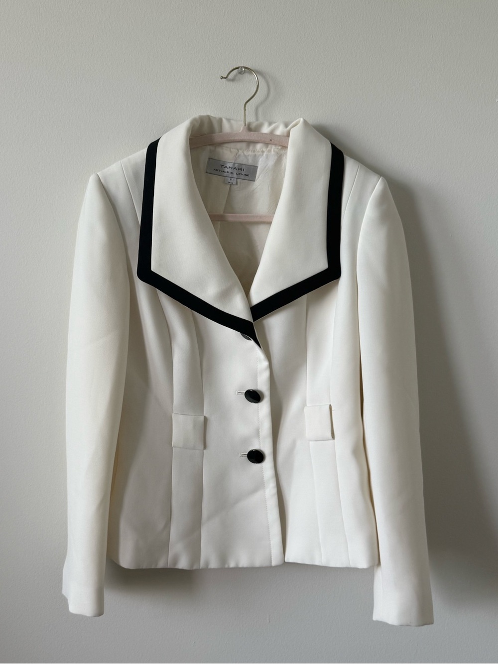 Tahari black and white women’s blazer